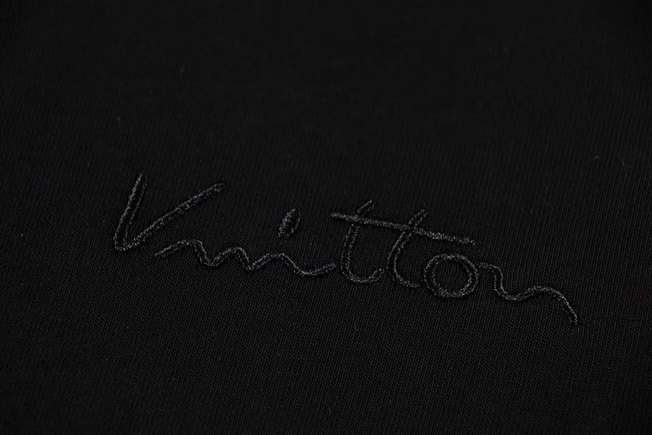 🅿️150 Style: 2026 new Louis Vuitton short-sleeved T-shirt Material: High version 300g double yarn combed cotton Size: S～XL Color: black white Style number: H022